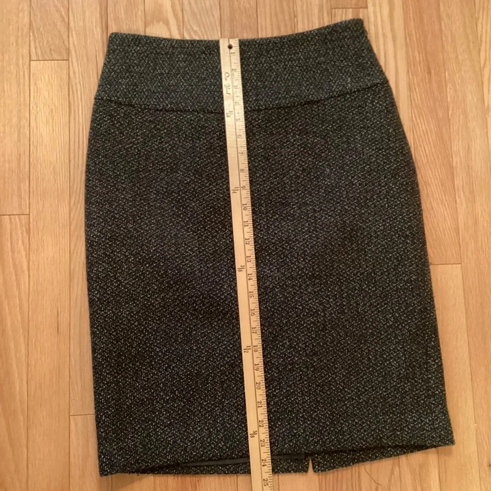 Cassis Green Wool Blend Skirt, Flecked patterned, size 8. - Picture 8 of 9